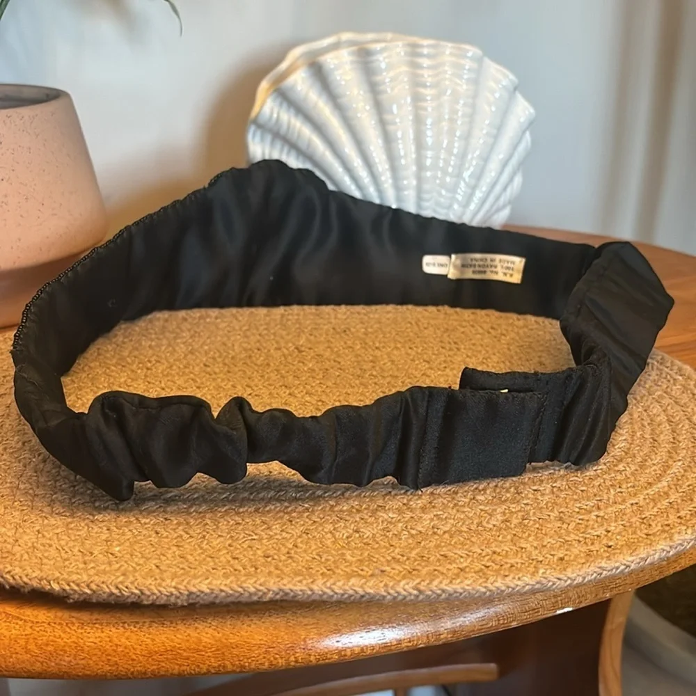 1970s Art Deco Beaded Belt with a fan design, in EUC Vintage